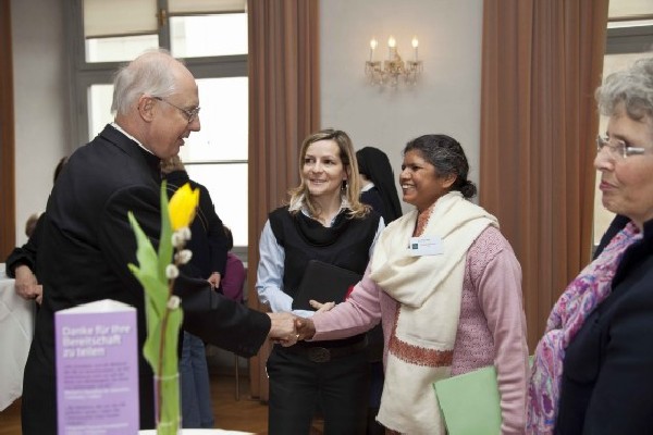 Aktion Familienfasttag - Bischof Dr. Egon Kapellari trifft Sr. Jessy Jacob aus Indien </br> (c) by Gerd Neuhold